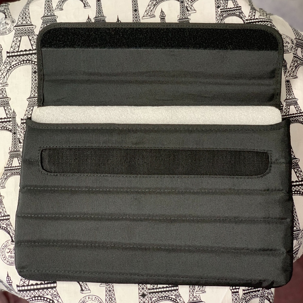 Incipio San Francisco  padded tablet sleeve NWOT - Picture 2 of 4